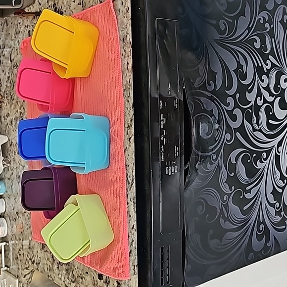 Colorful Set of 6 Tupperware Tab Containers! - Picture 2 of 10